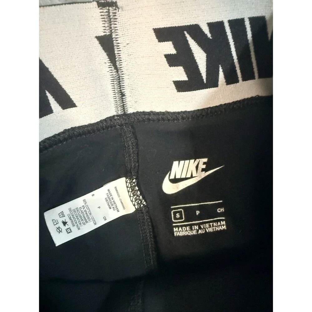 Women's Nike Sportswear Essential Swoosh Midrise Leggings - Black - Small S